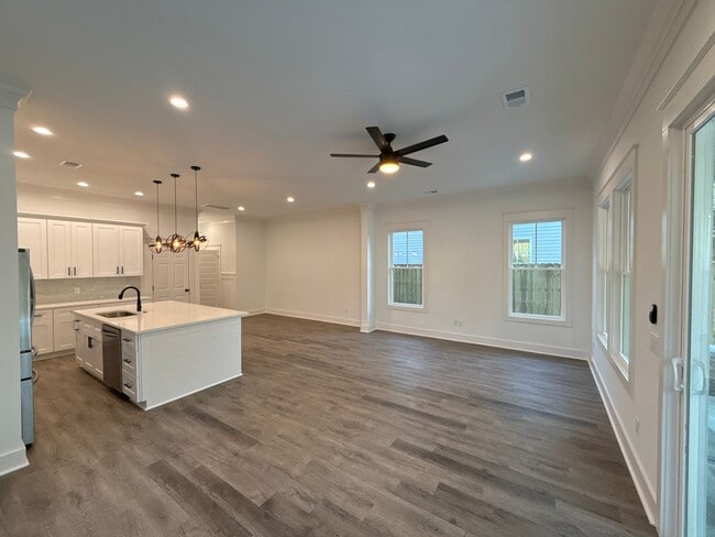 Building Photo - 2018 Riverview Ave