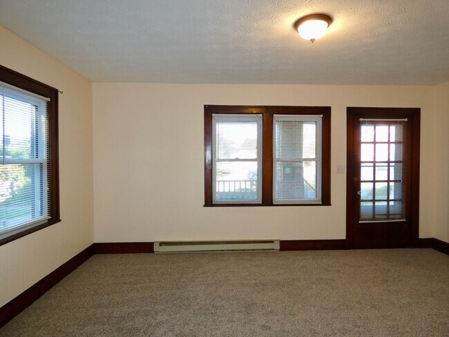 Building Photo - First Floor Apartment in the heart of West Asheville