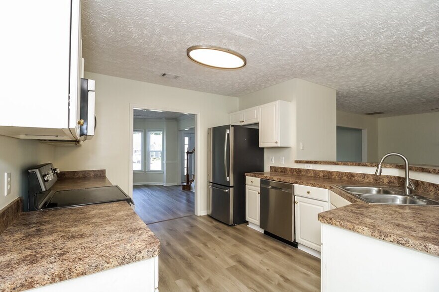 Building Photo - 2116 Chatou Pl