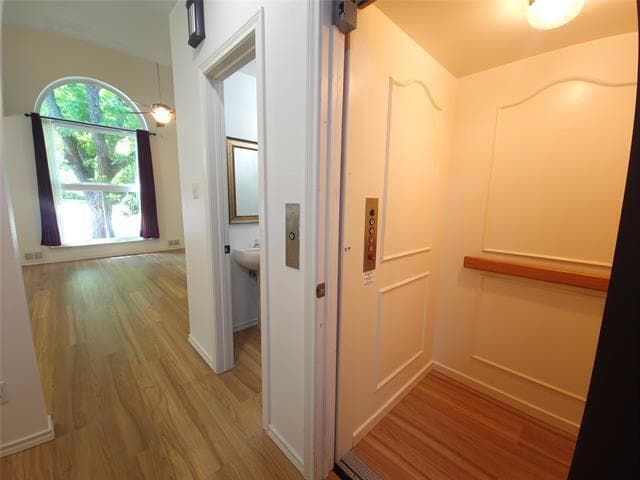 Building Photo - 426 W Oak St