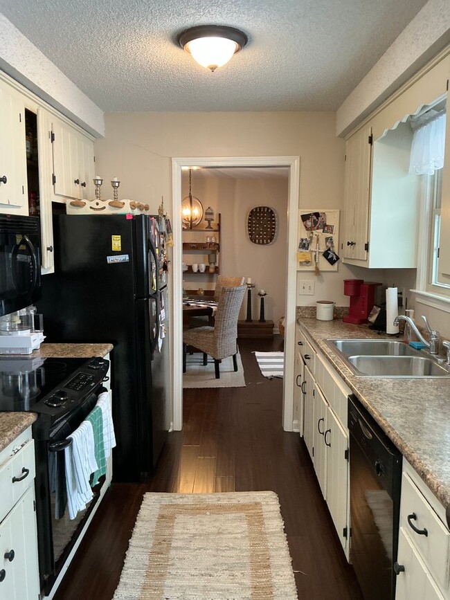 Building Photo - 2157 Watertown Pl