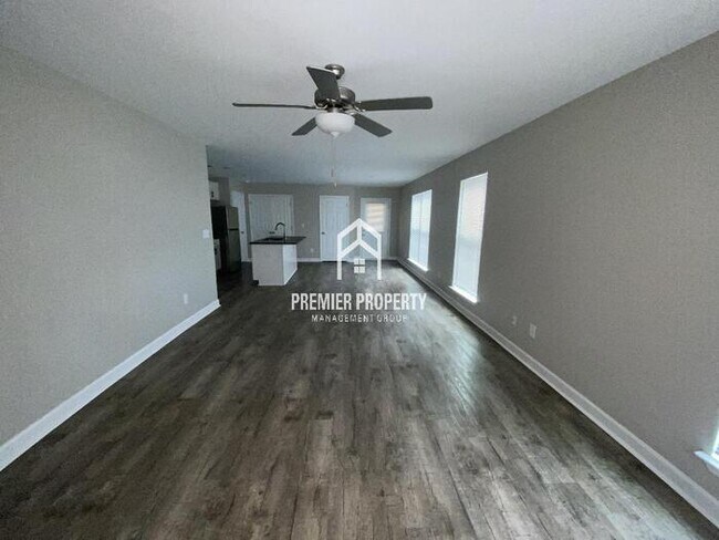 Building Photo - $500 OFF FIRST MONTHS RENT!