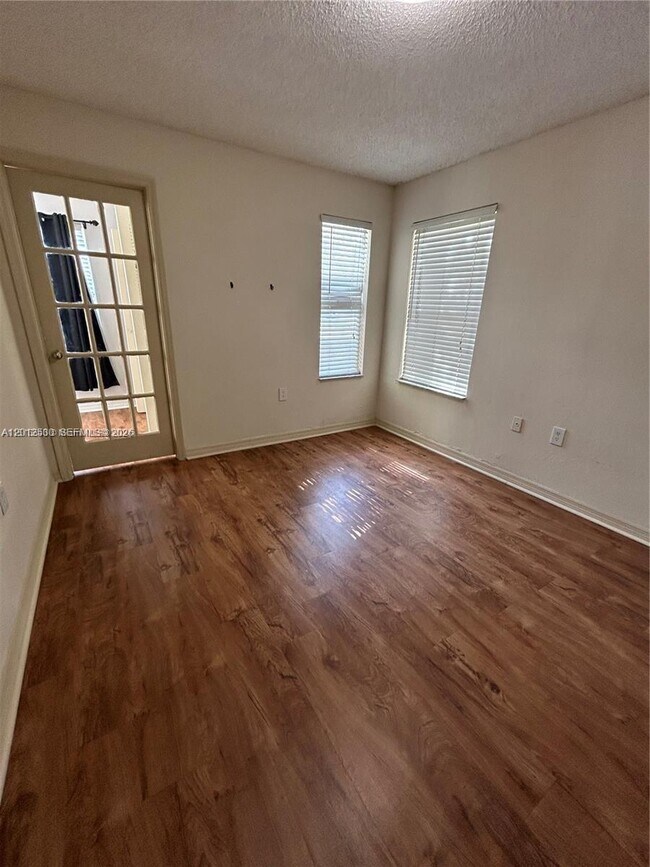 Building Photo - 701 Vista Isles Dr