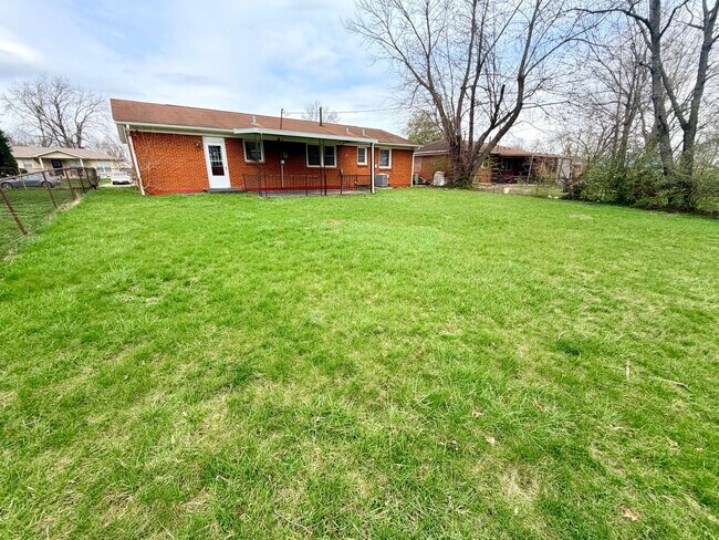 Building Photo - 1134 Oakwood Dr