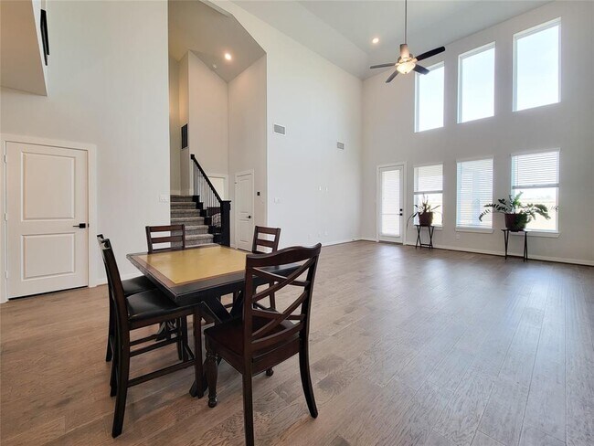 Building Photo - 31526 Beacon Cove Trl