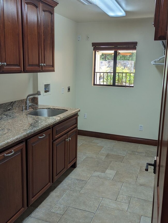 Building Photo - Luxury 5 Bedroom Home in Palo Verde Ranch