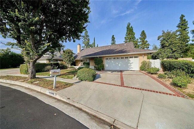 Building Photo - 10940 Topeka Dr