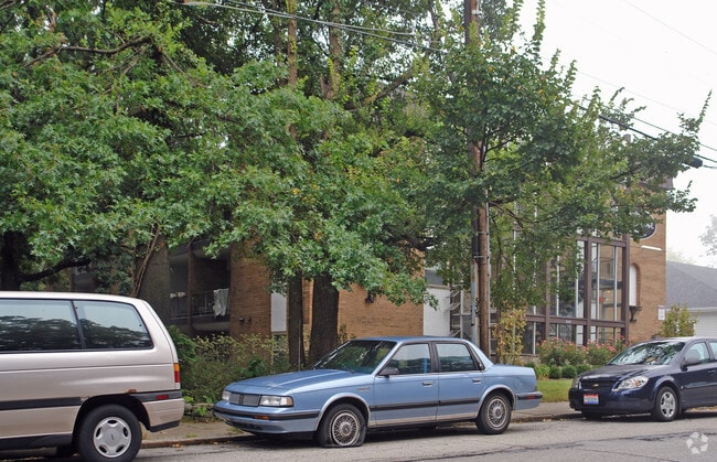 Building Photo - 3336 Jefferson Ave