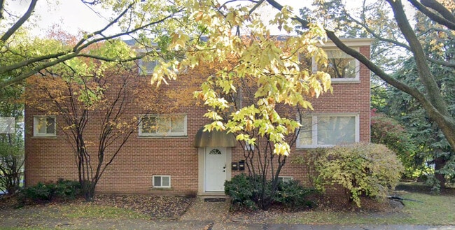 Primary Photo - 1111 Dewey Ave