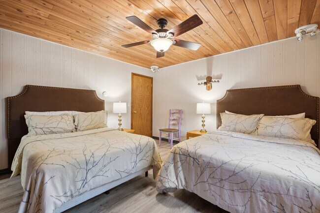 Building Photo - 2 bedroom, 2 bathroom Whitefish Condo, steps away from Whitefish Lake, minutes from the ski slopes!