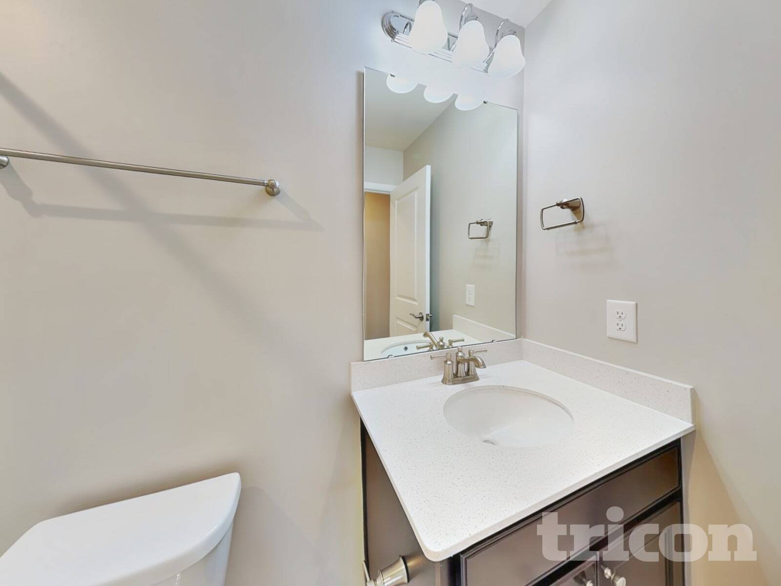 Building Photo - 1112 Gemfor St