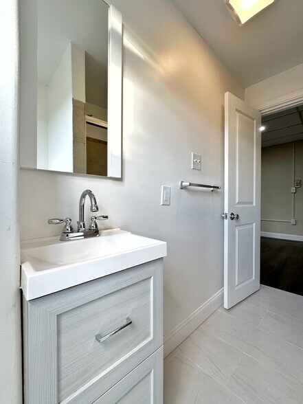 Building Photo - 1814 S 13th St