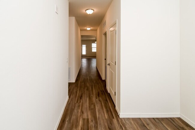 Building Photo - 480 W White Sands Dr