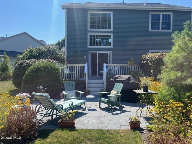 Building Photo - 68 Vista Dr