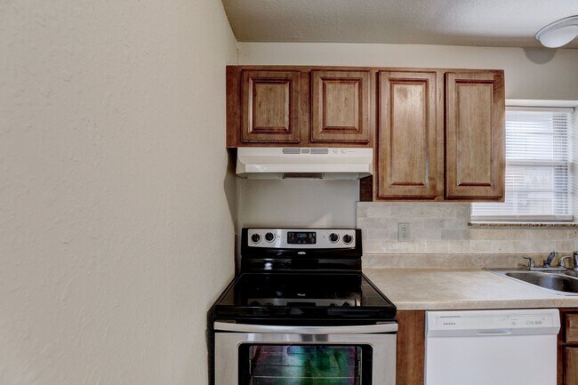 Building Photo - 4 Bedroom,2.5 Bath and 2 Car Garage Duplex with Fireplace and Prime Location Near Lake Hefner