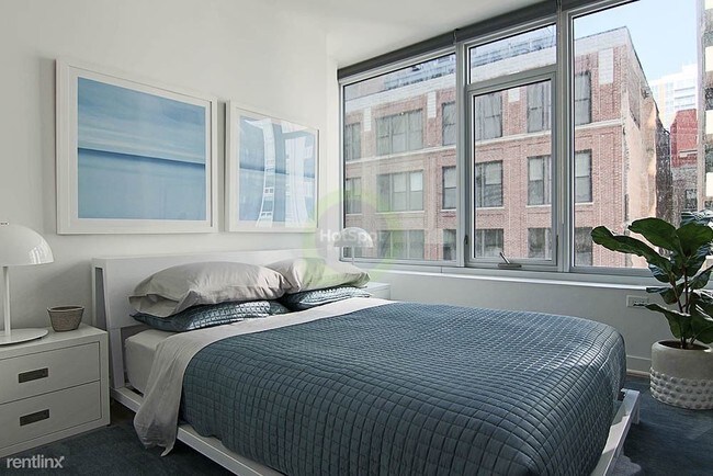 Building Photo - 720 S Wells St