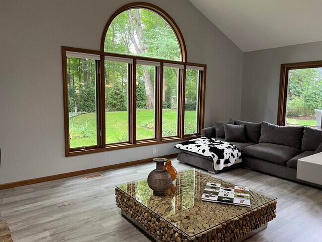 Building Photo - 4907 Pinewood Ct