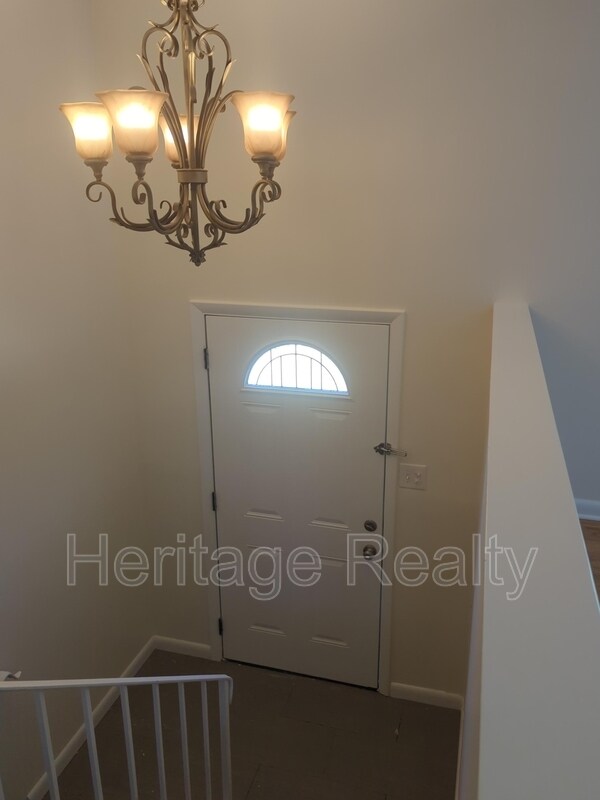 Building Photo - 1304 E Woodshire Dr