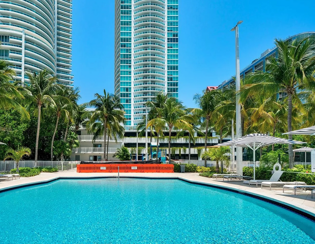 Building Photo - 2101 Brickell Ave