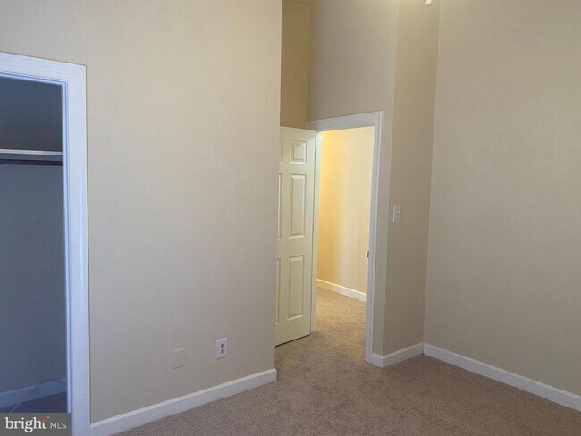 Building Photo - 5713 Wood Creek Ln