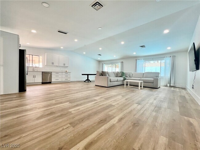 Building Photo - 6191 Bullion Blvd