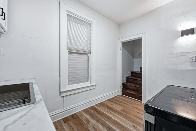 Building Photo - Cozy 3BR with Covered Front Porch