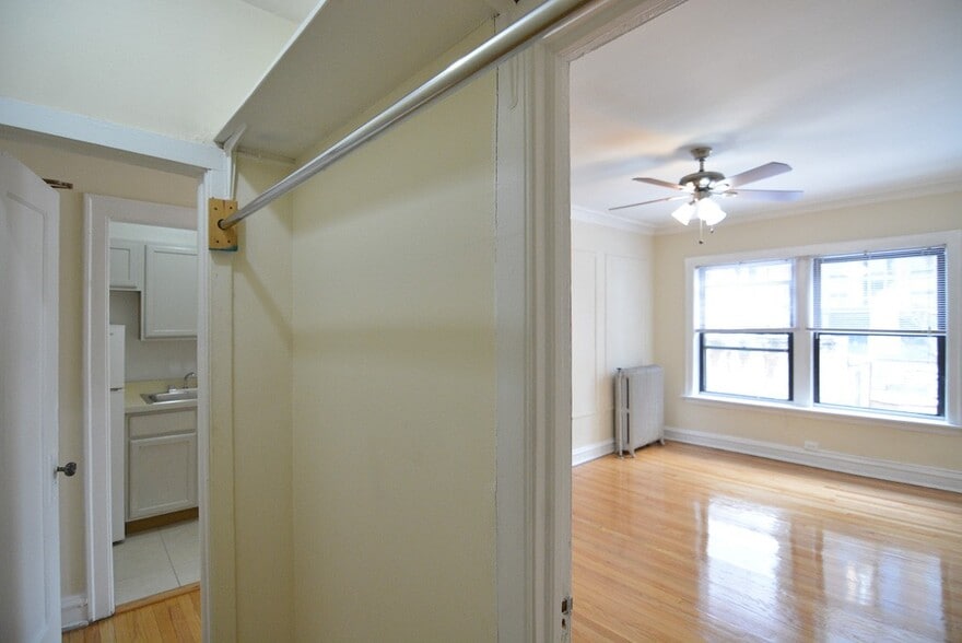 Building Photo - 1023 N Dearborn St