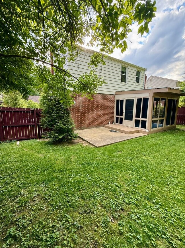 Building Photo - Available Now! 2-bed home in Ft. Thomas with lots to offer!