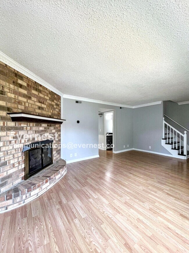Building Photo - 5600 Country Dr