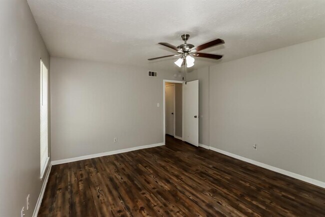 Building Photo - 24023 Spring Mill Ln