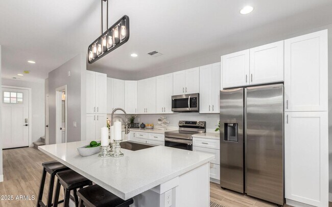 Building Photo - 2604 N 27th St