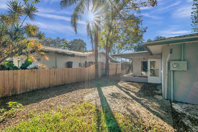 Building Photo - Modern, Move-In-Ready 3/2 Home with Spacious Yard & Garage |