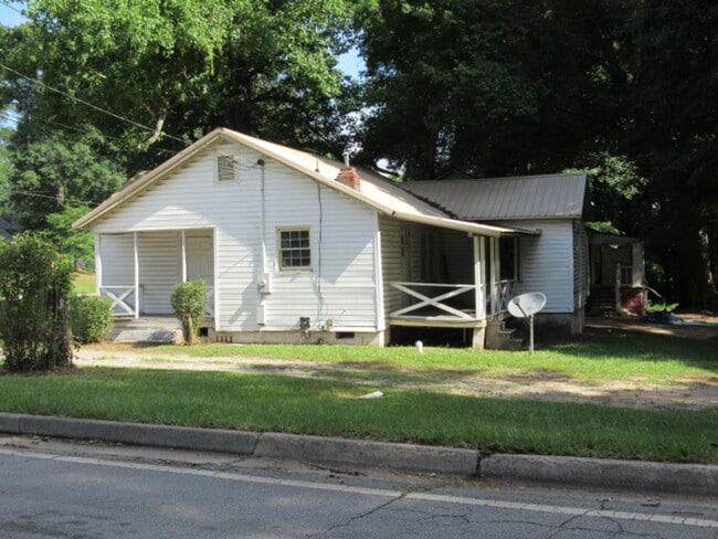 Building Photo - 901 N Park St