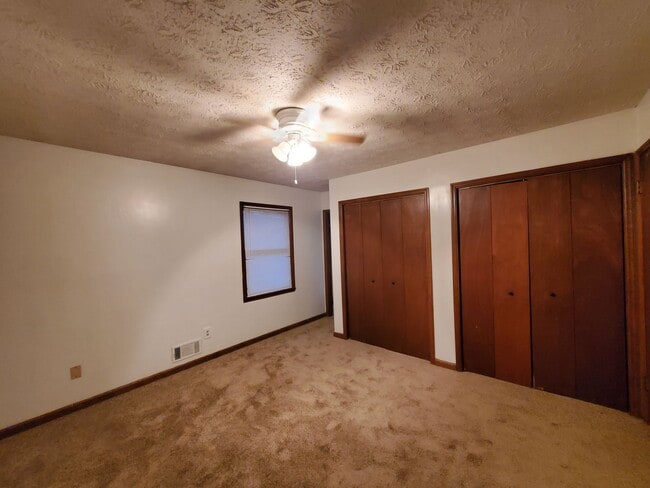 Building Photo - Great location and Schools