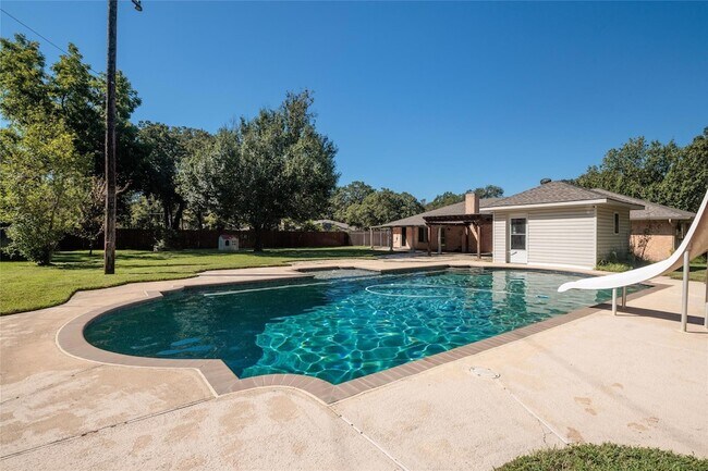 Building Photo - 624 Cimarron Trail