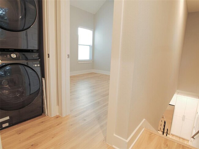 Building Photo - 6014 Fairway St