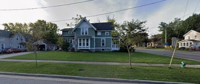 Building Photo - 804 S Memorial Dr