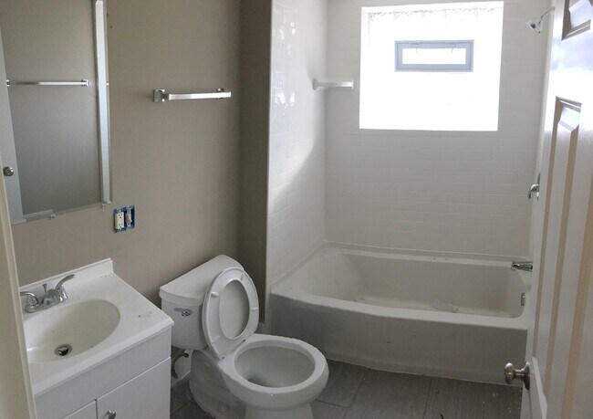 Building Photo - 1401 - Garfield Ave. (Morgan)