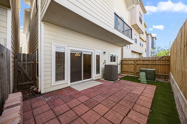 Building Photo - 1162 Hempstead Villa Ln