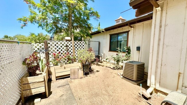 Building Photo - Darling Fully Furnished Guest Home Unit wi...