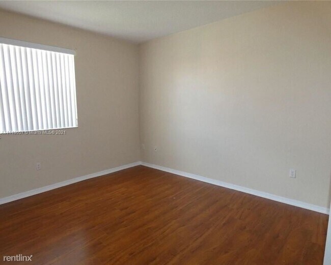 Building Photo - 3 br, 2.5 bath Townhome - 10671 SW 7th St ...