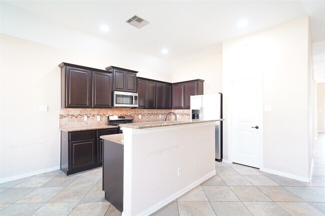 Building Photo - 5 Knotty Wood Ct