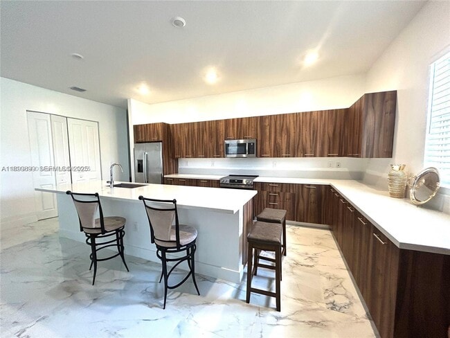 Building Photo - 12220 SW 44th Ct