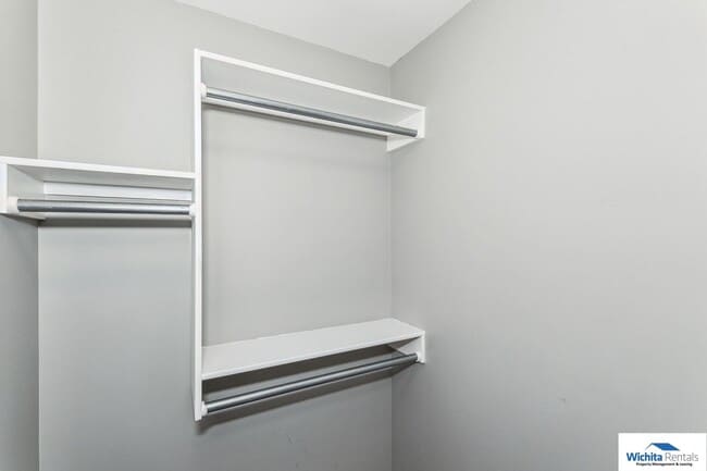 Building Photo - 3 bedroom 2 bath duplex