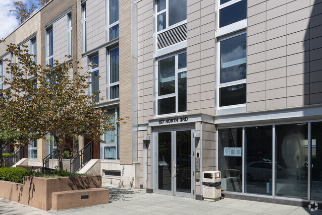 Building Photo - Williamsburg Social