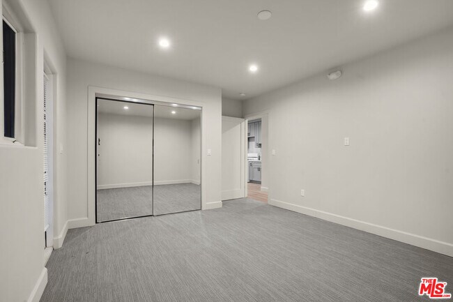 Building Photo - 373 Loftyhill Dr