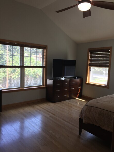 Master Bedroom - 9 Newbury St