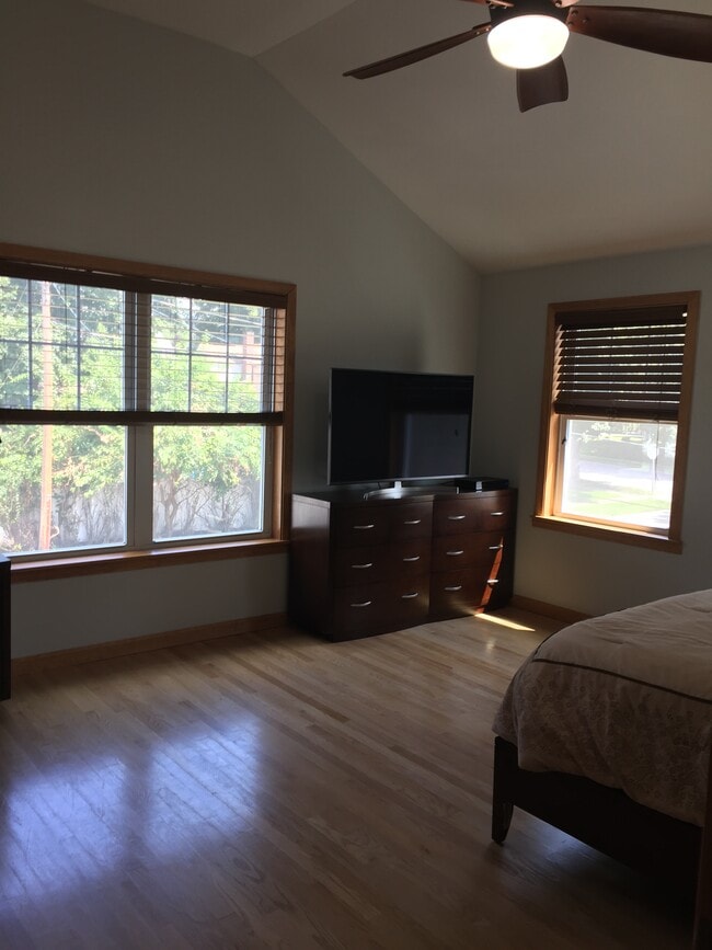 Master Bedroom - 9 Newbury St