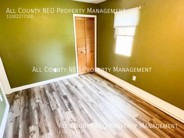 Building Photo - 835 Staeger St