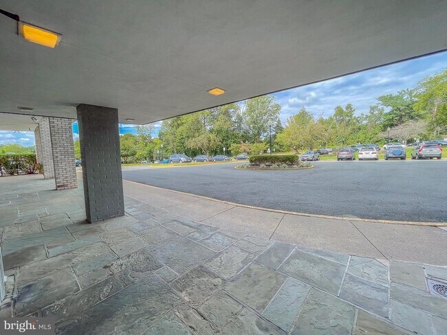 Building Photo - 3245 Rio Dr